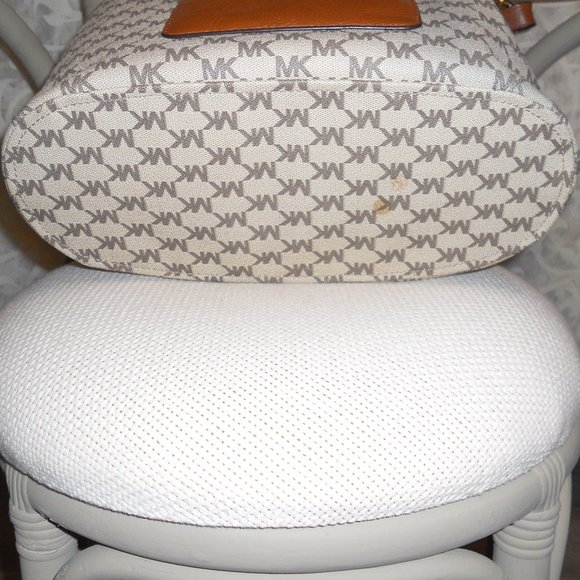 Michael Michael Kors Elana Handbag Vanilla/Beige Missing Tassel, Long Strap - Picture 9 of 16